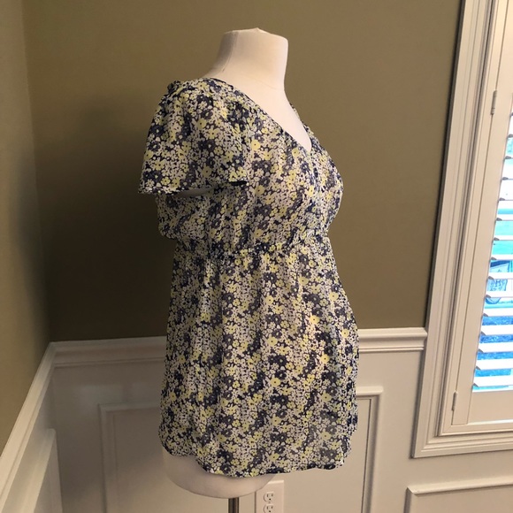 Old Navy Maternity Top - Picture 2 of 5